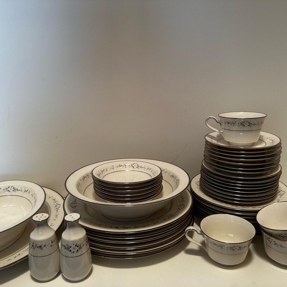China set - Picture 4 of 4
